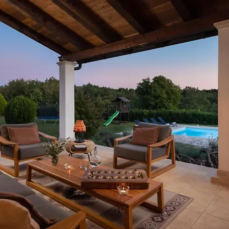 Primavera With Pool By Guide