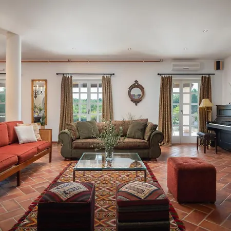 Villa Primavera With Pool By Guide