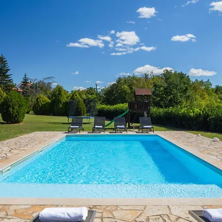Primavera With Pool By Guide