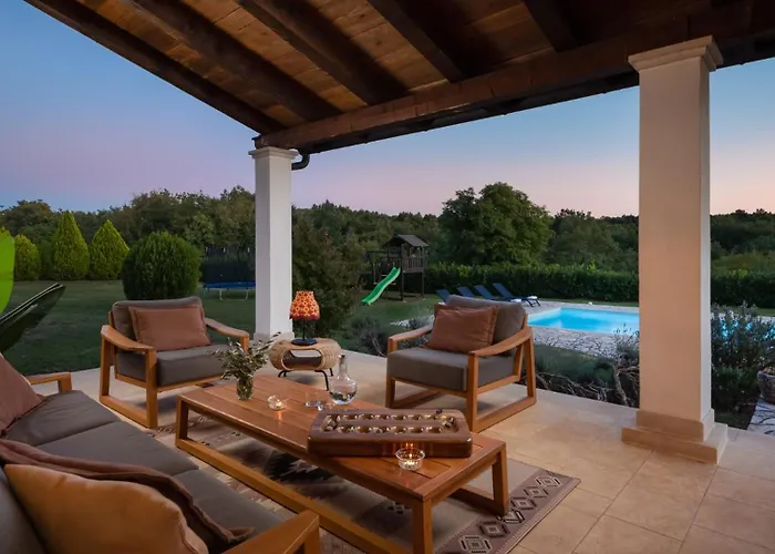 Primavera With Pool By Guide