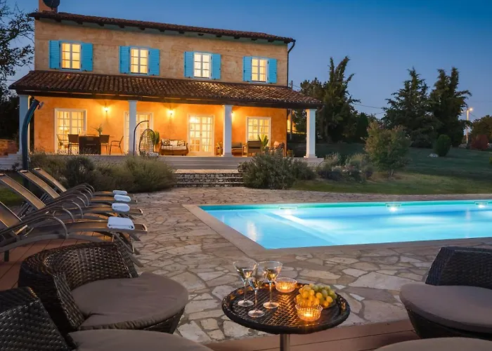 Villa Primavera With Pool By Guide