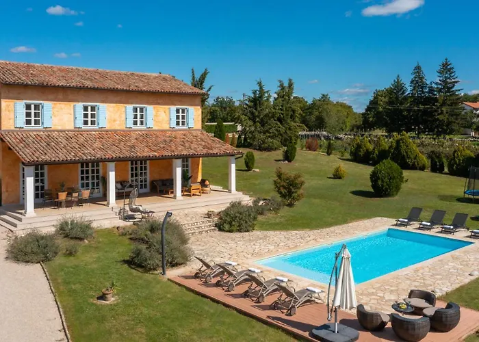 Villa Primavera With Pool By Guide