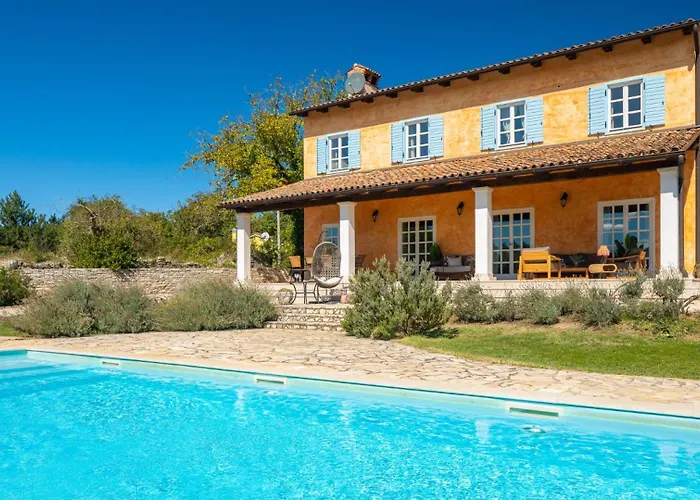 Villa Primavera With Pool By Guide Grožnjan