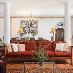 Primavera With Pool By Guide Villa