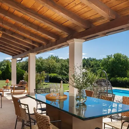 Primavera With Pool By Guide Grožnjan