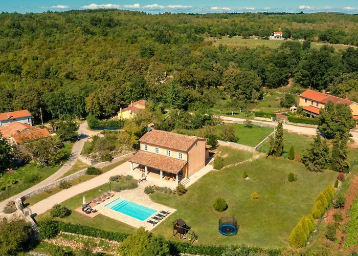 Primavera With Pool By Guide Grožnjan